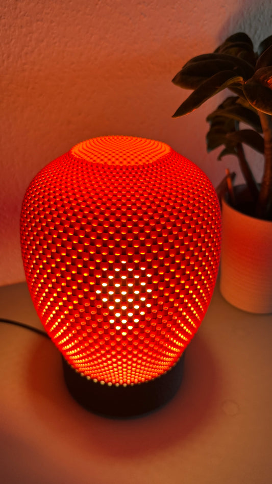 Tischlampe im Korbgeflecht-Design